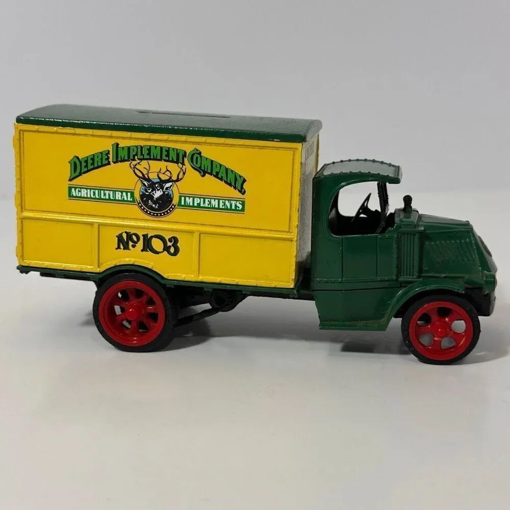Ertl Diecast Metal John Deere Company 1926 Mack Bulldog Truck